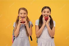 Frutas, verduras frescas y locales no solo proporcionan nutrientes esenciales, sino que también añaden variedad y sabor atractivo a las viandas. Foto: Freepick.