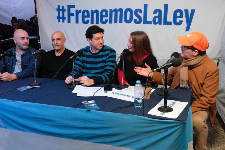 El martes se hizo una radio abierta frente al Congreso contra la aprobación de la ley Bases. Foto: Gabriel Katopodis