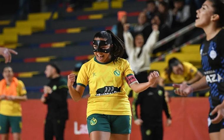 Cementista derrotó a Jockey 4-1 y alzó su séptimo trofeo en fila en el futsal femenino. Cementista derrotó a Jockey 4-1 y alzó su séptimo trofeo en fila en el futsal femenino.