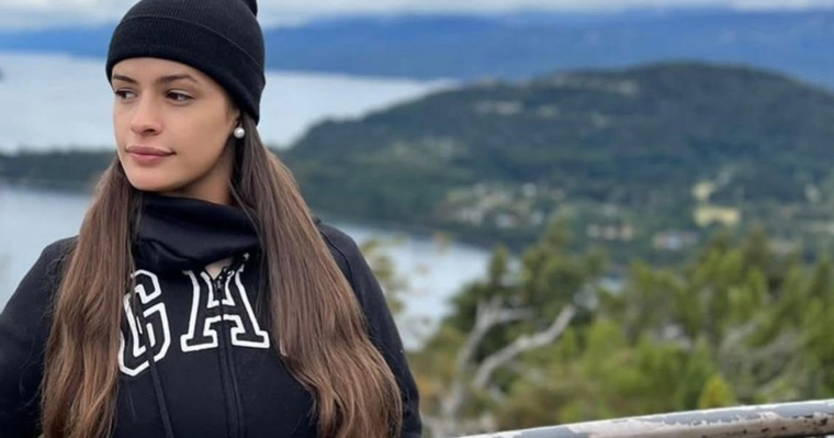 La joven se cayó de su bicicleta después de que un hombre abriera la puerta de su camioneta. La joven se cayó de su bicicleta después de que un hombre abriera la puerta de su camioneta.