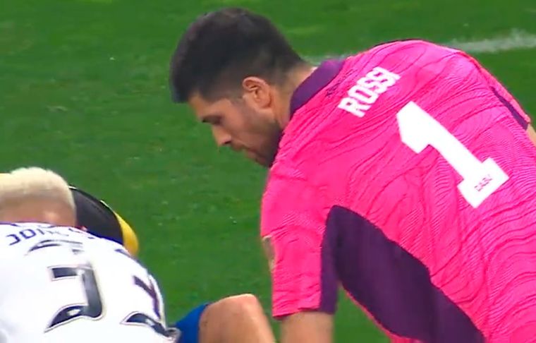 Agustín Rossi El particular gesto de Rossi antes del penal de Róger Guedes.