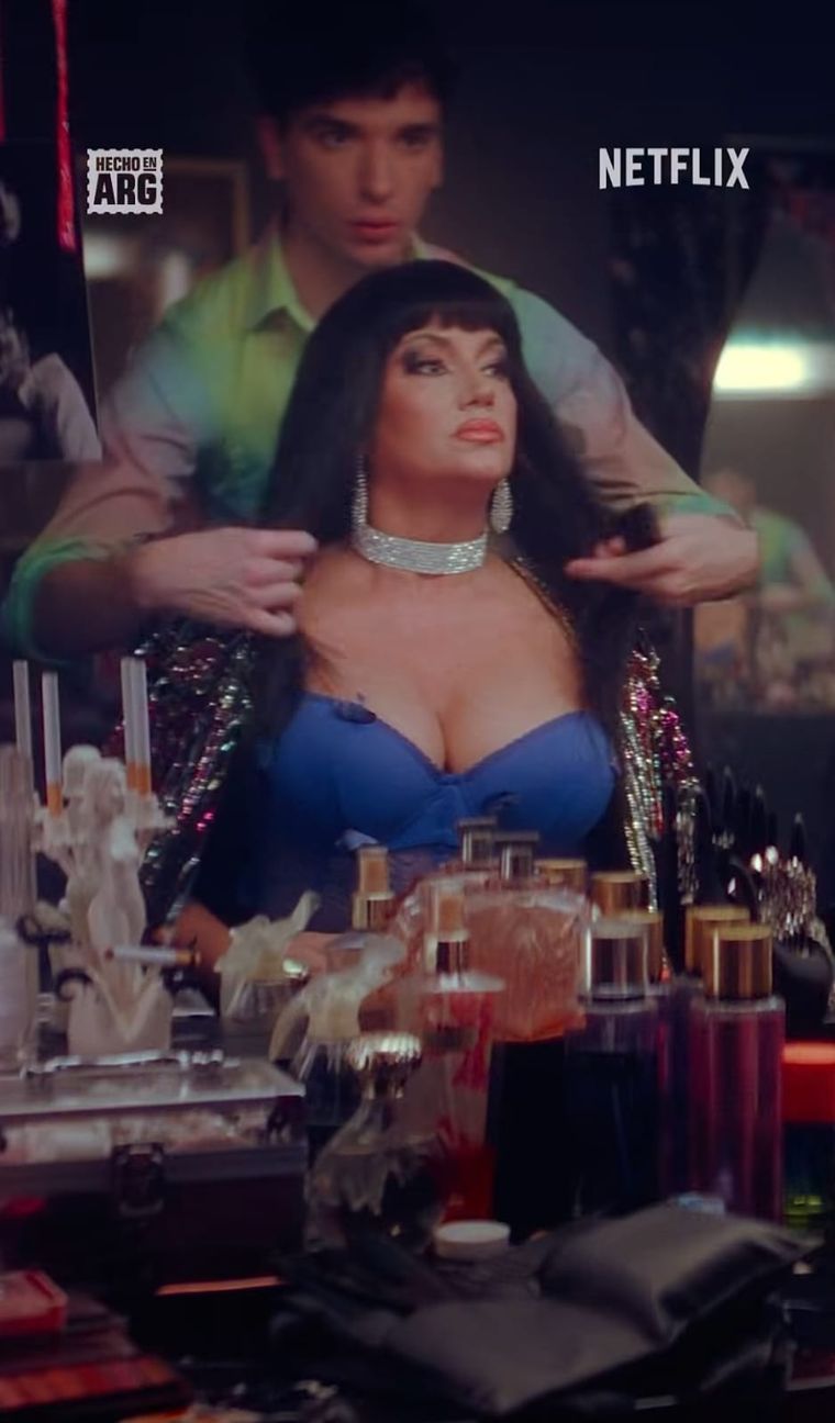 La impactante caracterización de Griselda Siciliani recreando una de las famosas etapas de Moria Casán. La impactante caracterización de Griselda Siciliani recreando una de las famosas etapas de Moria Casán.