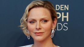 Charlène de Mónaco y su look con efecto óptico que homenajeó al chic francés.