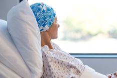 Barbara Ehrenreich: la bióloga que cree que nos estamos matando en nuestro furioso intento por vivir cada vez más