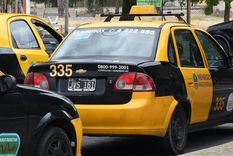 Los taxistas piden actualizar el precio de los viajes en el marco de la actual crisis económica. Foto: ALF PONCE MERCADO / MDZ