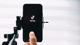El iPhone 17 Pro y el Samsung Galaxy S25 Ultra se perfilan como los celulares favoritos para creadores de TikTok en 2025. El iPhone 17 Pro y el Samsung Galaxy S25 Ultra se perfilan como los celulares favoritos para creadores de TikTok en 2025.