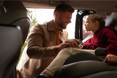 Para garantizar la seguridad óptima de los niños, la elección y colocación adecuada de la sillita para niños y niñas son fundamentales. Foto: Freepik