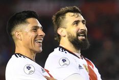 Enzo Pérez junto a Lucas Pratto con la camiseta de River. Foto: Archivo Enzo Pérez junto a Lucas Pratto con la camiseta de River. Foto: Archivo