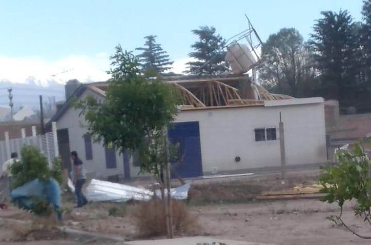 Se voló el techo de una vivienda en Tunuyán. Foto: El Cuco Digital