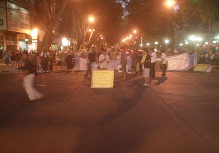 La primera esquina cortada fue San Martín y Godoy Cruz. Foto: MDZ