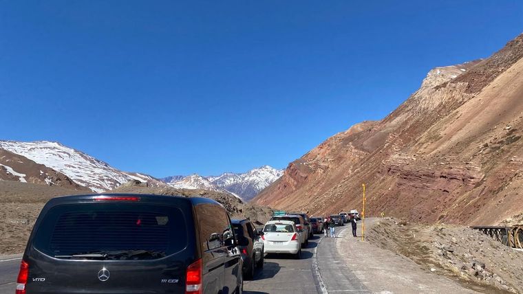 Intenso tráfico en alta montaña. Foto: MDZ