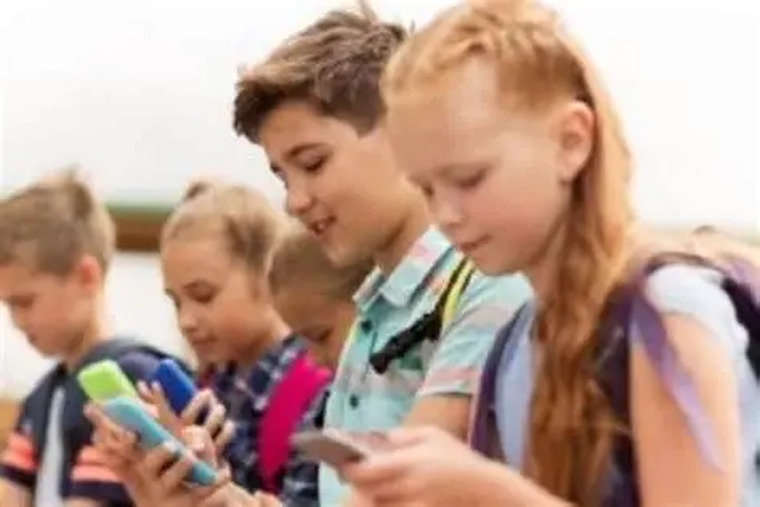 El uso constante del celular acostumbra al cerebro a la gratificación instantánea. El uso constante del celular acostumbra al cerebro a la gratificación instantánea.