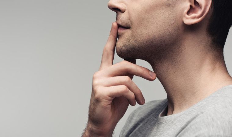 En el contexto de la comunicación, entender y dominar la comunicación no verbal puede determinar el éxito de nuestros mensajes.