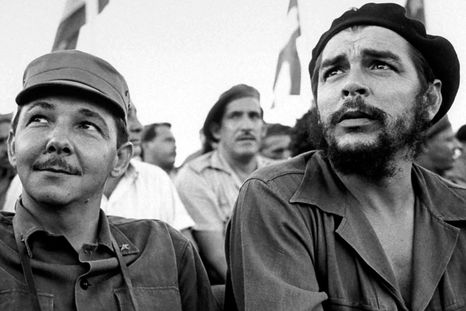 Raúl junto al Che en una imagen de 1964. Raúl junto al Che en una imagen de 1964.