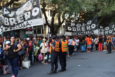 MDZol | En el día de hoy seguirán las manifestaciones del Polo Obrero en el centro de la Ciudad de Mendoza. Foto: Santiago Tagua/MDZ