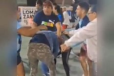 Natalia Zaracho terminó a las trompadas en un confuso episodio Foto: Captura de video Natalia Zaracho terminó a las trompadas en un confuso episodio Foto: Captura de video