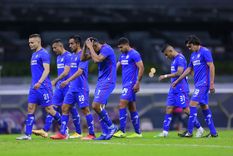 cruz azul arremete contra hector huera por una grave denuncia