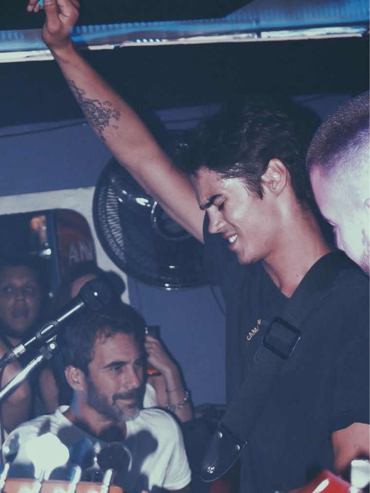 Mejorar Enzo chocó cuando volvía de trabajar. Para continuar su rehabilitación, necesita seguir un caro tratamiento.