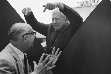 El estadounidense Alexander Calder (arriba) mantuvo una estrecha amistad con Carlos Raúl Villanueva, al que consideraba "el diablo", hasta la muerte del último.