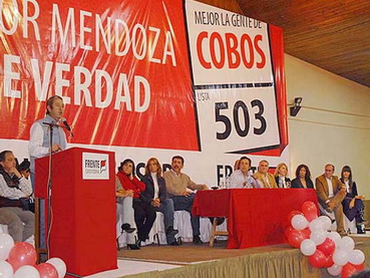 El Frente, y una encuesta fresca.