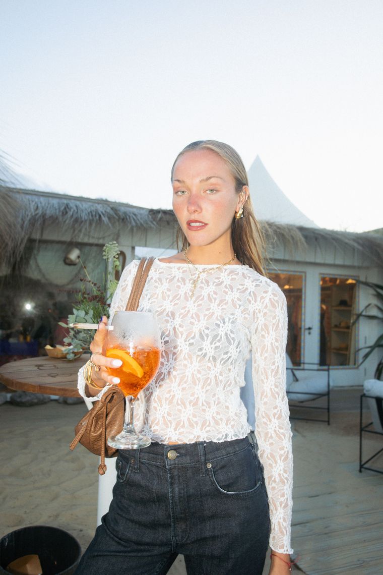 No te pierdas el look playero de Sofía Solá.