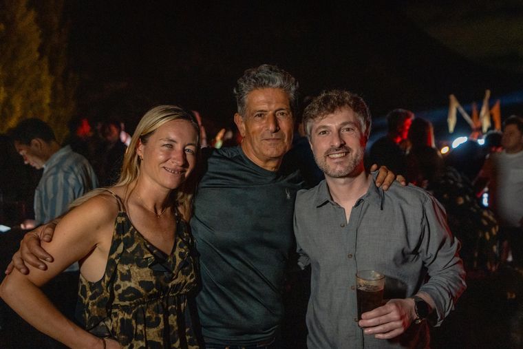 Cecilia Abaca, súper divertida con Alfredo Checchia y un amigo.