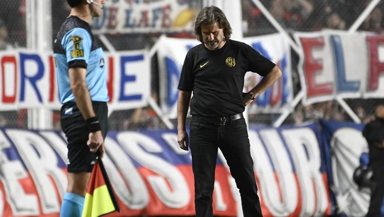 El técnico habló tras el partido en condición de local. Foto: Fotobaires