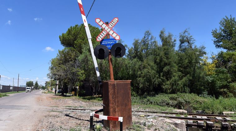 El video muestra el impactante choque y cómo el conductor se salvó de milagro Foto: ALF PONCE MERCADO / MDZ