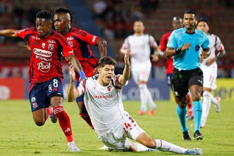 En la primera vuelta (fecha 1) Independiente Medellín y Estudiantes empataron 1-1 en Colombia. En la primera vuelta (fecha 1) Independiente Medellín y Estudiantes empataron 1-1 en Colombia.