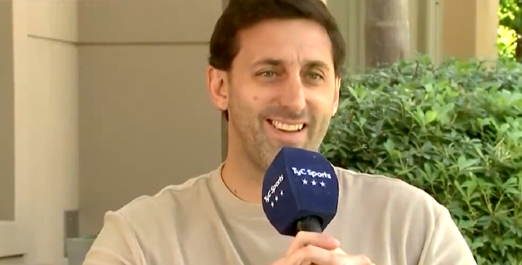 El exjugador enfrentó los micrófonos. Foto: Captura