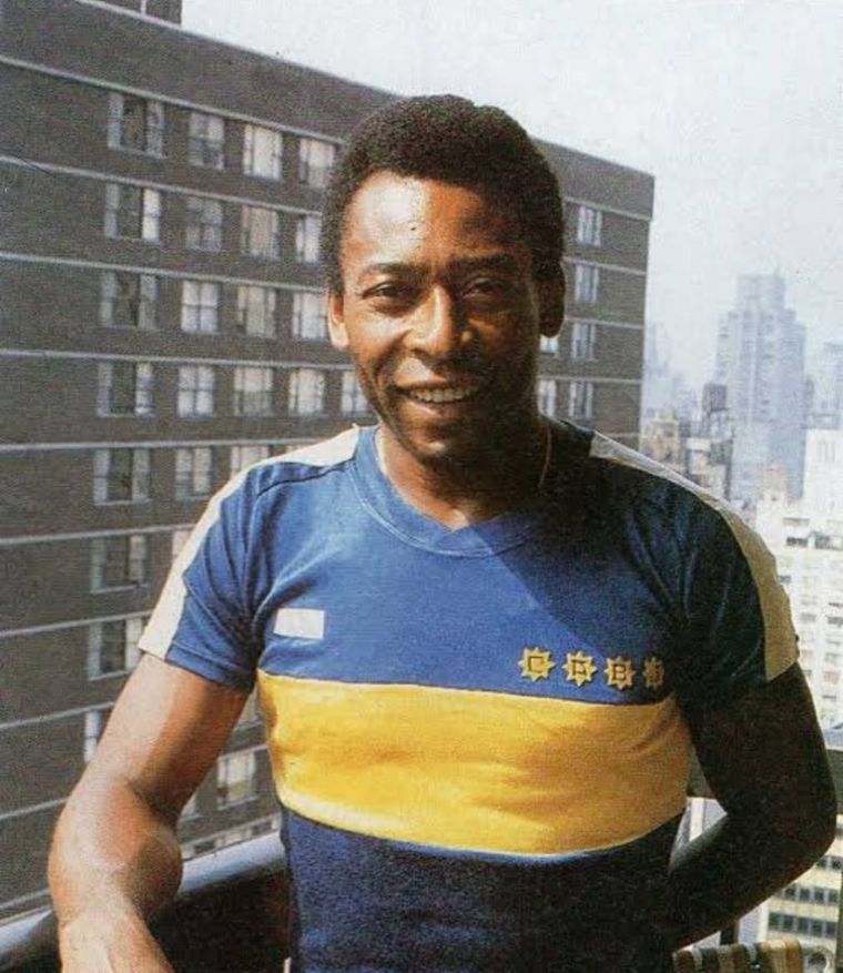Pelé, con la camiseta de Boca.