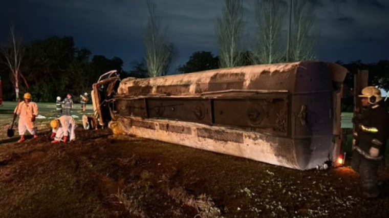 Vuelco de un camón en Villa Soldati Foto: NA