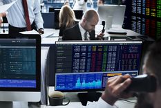 Suben las acciones y los bonos tras la sanción de la Ley Bases en el Senado. Foto: Shutterstock