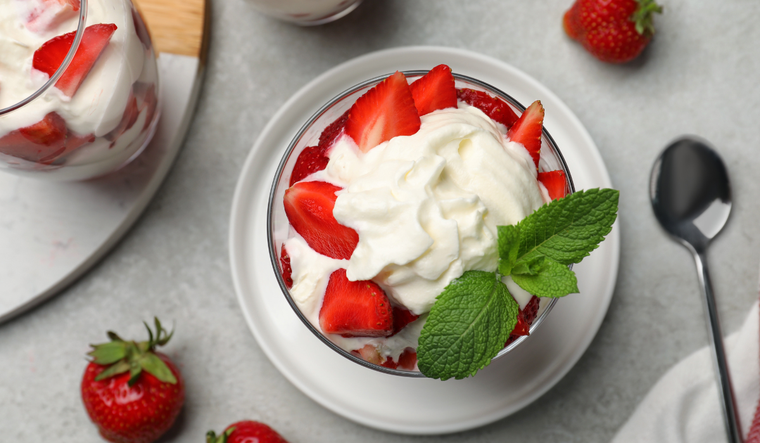 Sencillo y delicioso: fresas con crema batida en minutos Foto: Shutterstock
