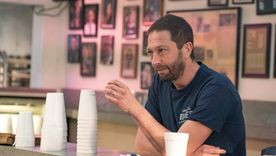 Ebon Moss-Bachrach interpreta al primo Richie en The Bear.&nbsp;