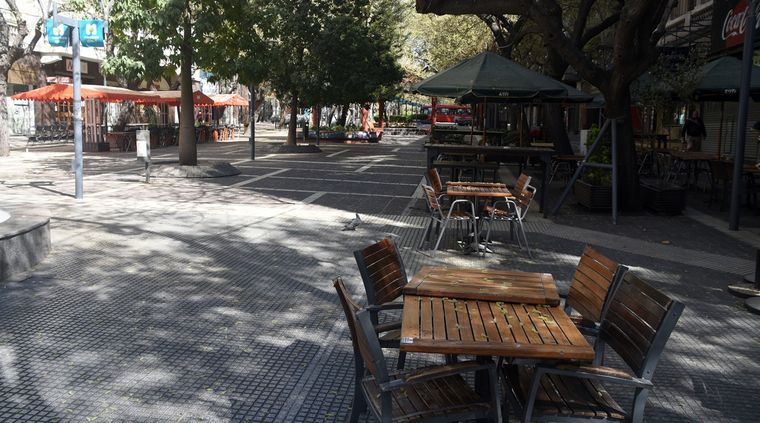 Los comercios ligados a la gastronomía mantendrán sus puertas abiertas para atender a turistas y mendocinos. Foto: ALF PONCE MERCADO / MDZ