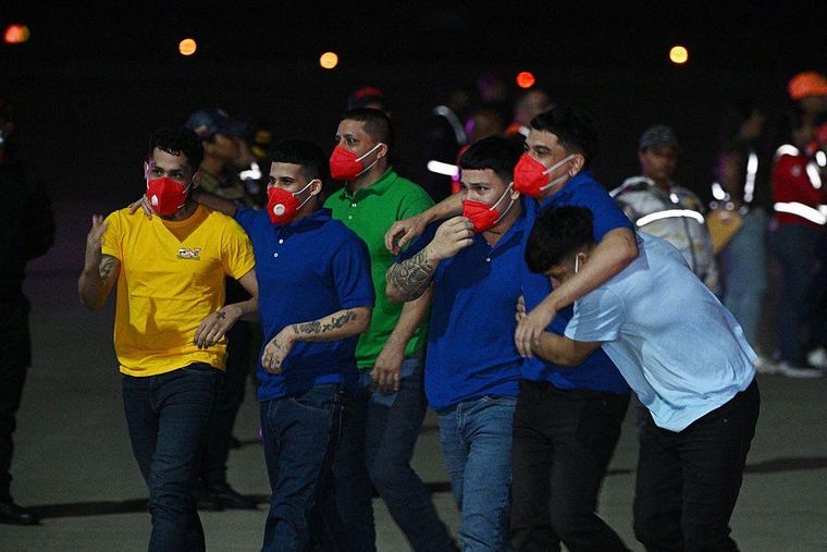 252 migrantes venezolanos fueron entregados por el gobierno de El Salvador a las autoridades venezolanos el 18 de julio.