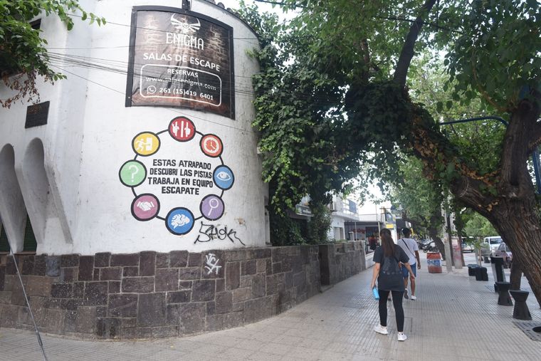 La sala está en calle San Martín de Godoy Cruz. Foto: Maximiliano Ríos/MDZ