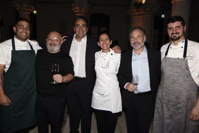 MDZol | El equipo de Wine Media Group lideró la Gala de Vino Argentino en el Convento de Santa Clara, dentro del Hotel Intercontinental. Foto: Juan Mateo Aberastain Zubimendi / MDZ.