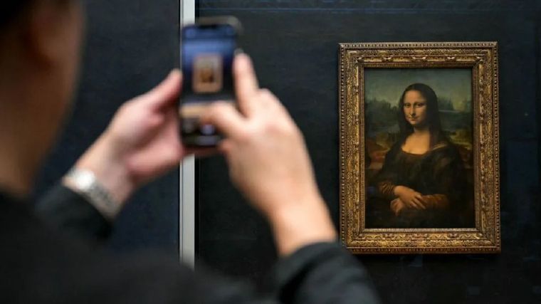 La Mona Lisa es la gran atracción del Louvre de París. Foto: BBC