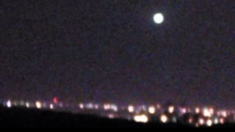 La noche del 19 de diciembre, Entes Lumínicos realizó una vigilia en un tramo de montaña entre el monumento de Canota y el camino a Villavicencio. Allí captaron esta imagen.