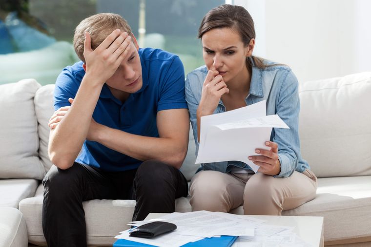 El deterioro del poder adquisitivo llevó a muchos trabajadores a utilizar la tarjeta de crédito para comprar alimentos. Luego aparecen préstamos personales, fintech y refinanciaciones.