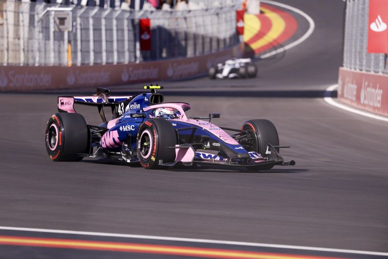 Los pilotos de Fórmula 1 completaron sus primeras vueltas oficiales al nuevo circuito de Madrid.