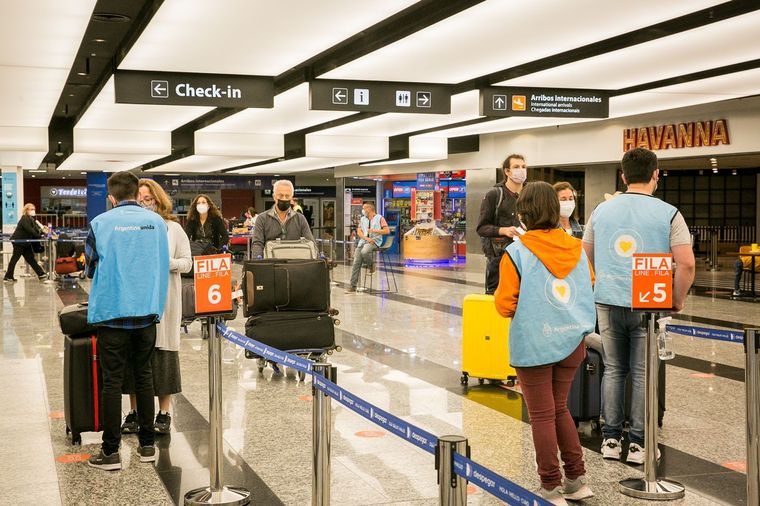 Con la apertura de fronteras se espera una reactivación del sector económico y del turismo de la Argentina.