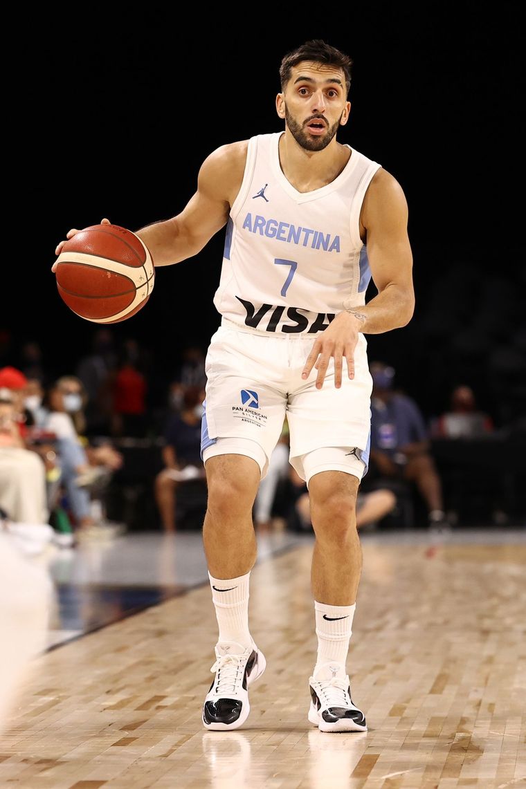 Facundo Campazzo jugando con la selección argentina de básquet. Foto: Team Facu