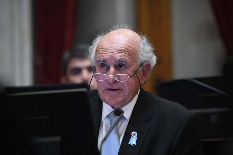 El senador nacional de Unión por la Patria Oscar Parrilli le respondió a la vicepresidenta Victoria Villarruel luego de que esta lo llamara traidor a la patria. Foto: X @SenadoArgentina