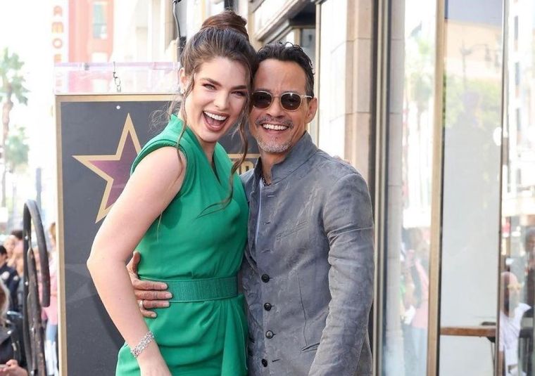 Marc Anthony estuvo acompañado de Nadia Ferreira en un día muy especial Foto: Paseo de la Fama / Instagram