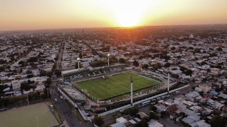 Sarmiento decidió vender entradas para no socios. Foto: @CASarmientoOf