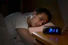 Investigadores encontraron una relación entre el insomnio y la salud cerebral. Foto: Instagram