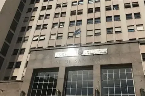 La medicina argentina soportó crisis económicas, soportó conflictos académico. La medicina argentina soportó crisis económicas, soportó conflictos académico.
